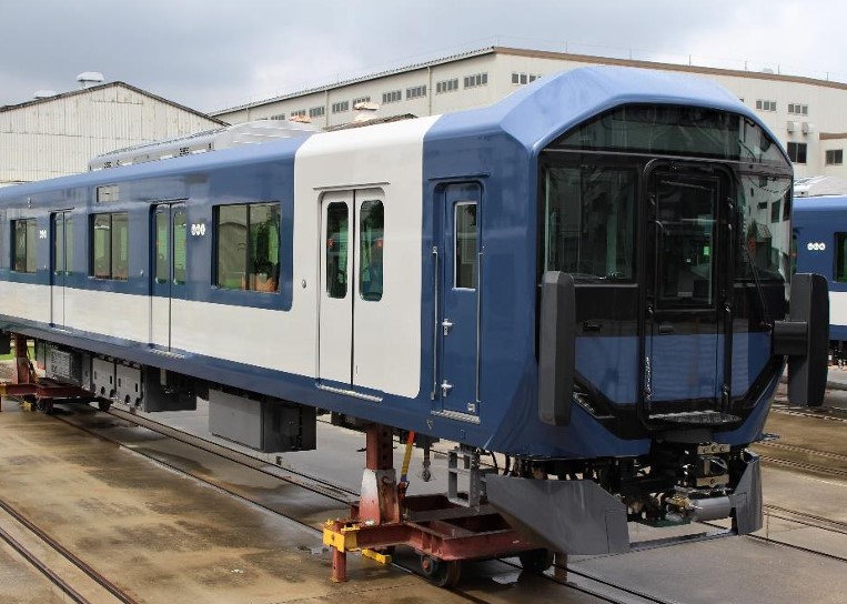 大阪線・名古屋線系統の車両は青色がベースになる