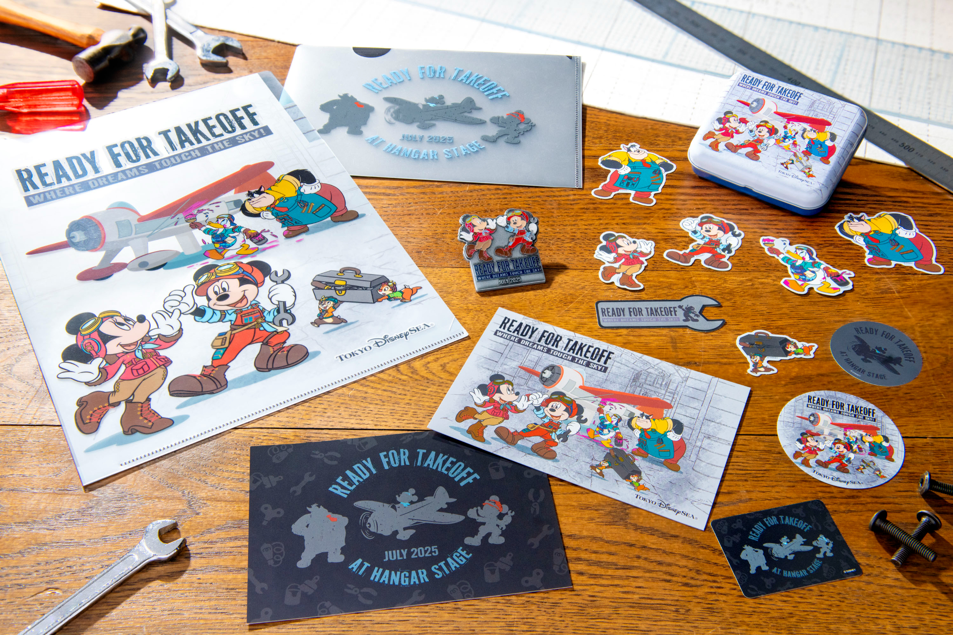 ポストカードセット、クリアホルダーセット、ステッカーセット、ピンバッジ