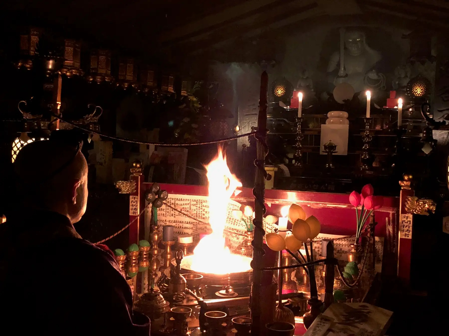 狸谷山不動院での祈祷