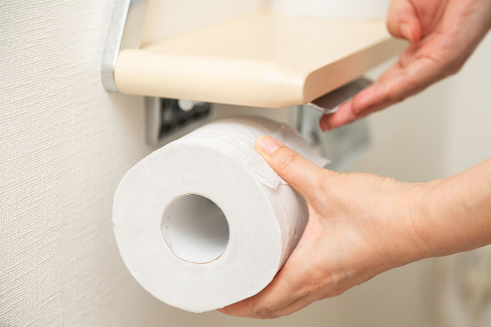 セブン-イレブン、日本一長いトイレットペーパー。1ロール356mで交換