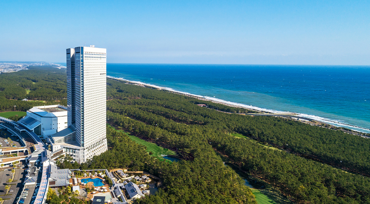 3つの宿泊施設を擁するフェニックス・シーガイア・リゾート。中央に建つフラッグシップホテル「フェニックス・シーガイア・オーシャン・タワー」は全室オーシャンビュー