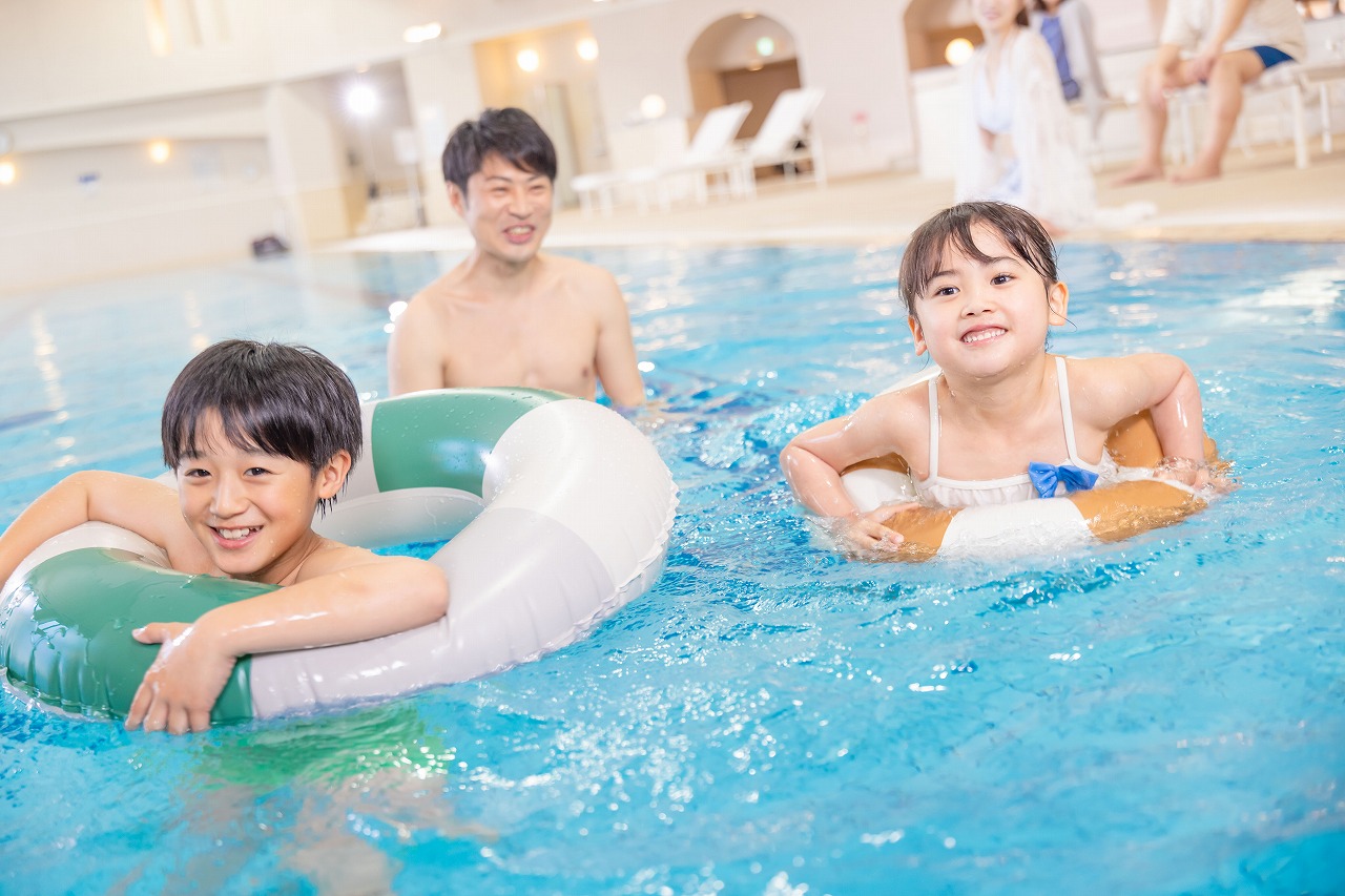 宿泊者無料のインドアプール