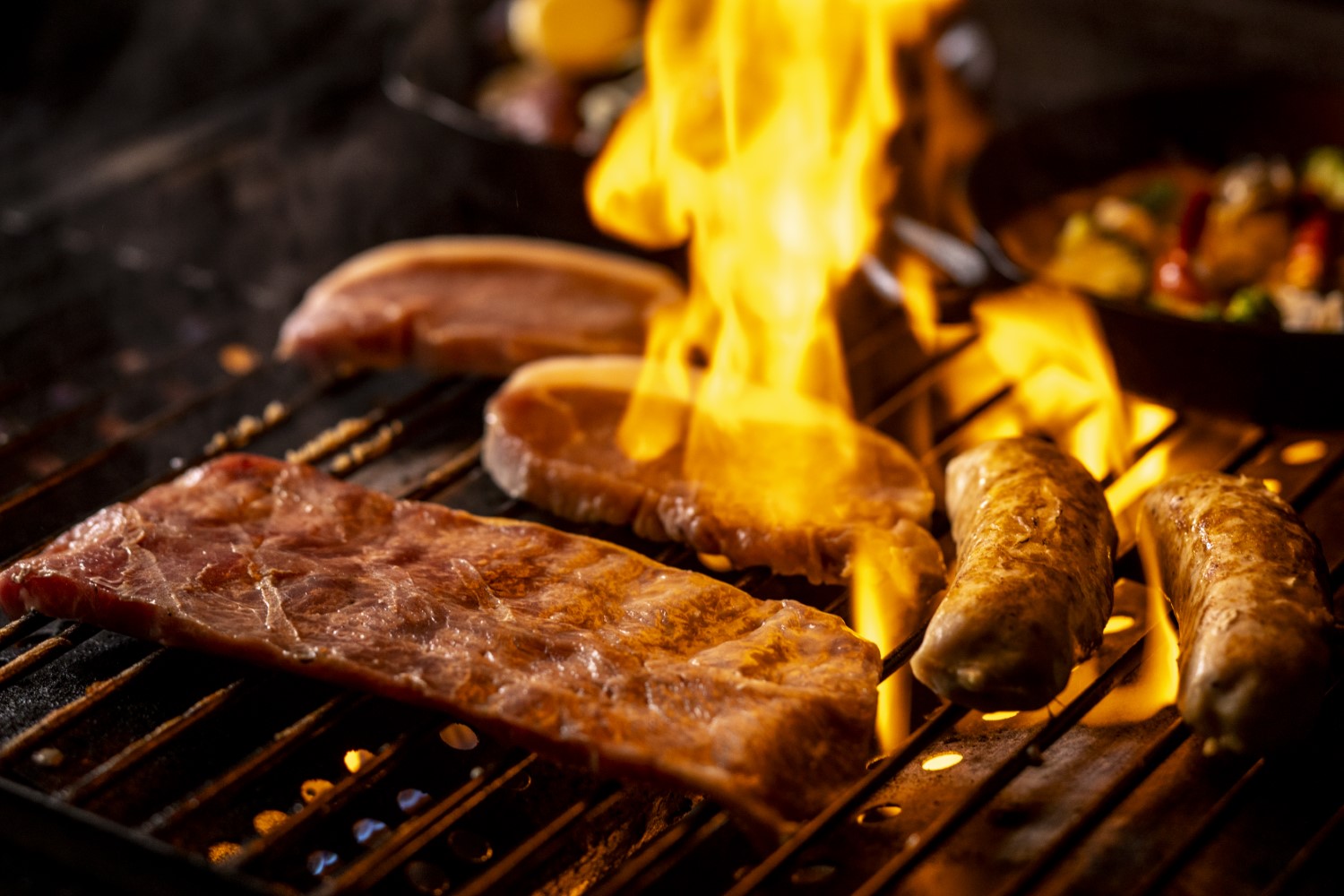 BBQや鍋料理など3種の食事を用意