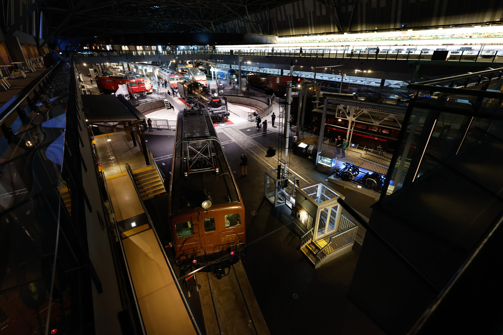 「車両ステーション」を俯瞰する。これだけ多数の車両があれば、被写体も撮り方もいろいろだろう