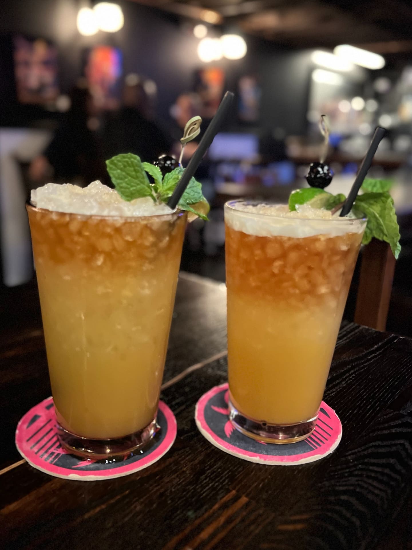 ラム酒とフルーツを使った名物カクテル「マイタイ」