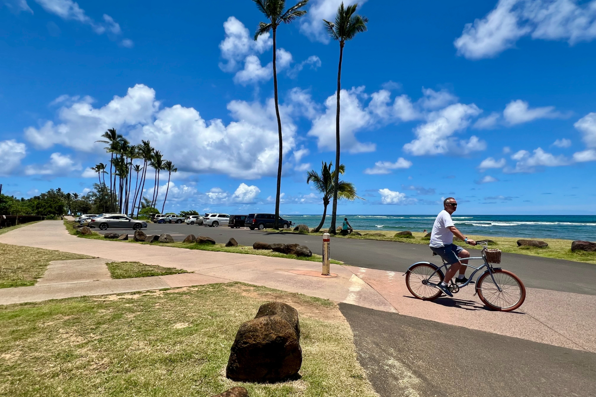 レンタサイクルで海沿いを走ったり、街散策したりするのも〇