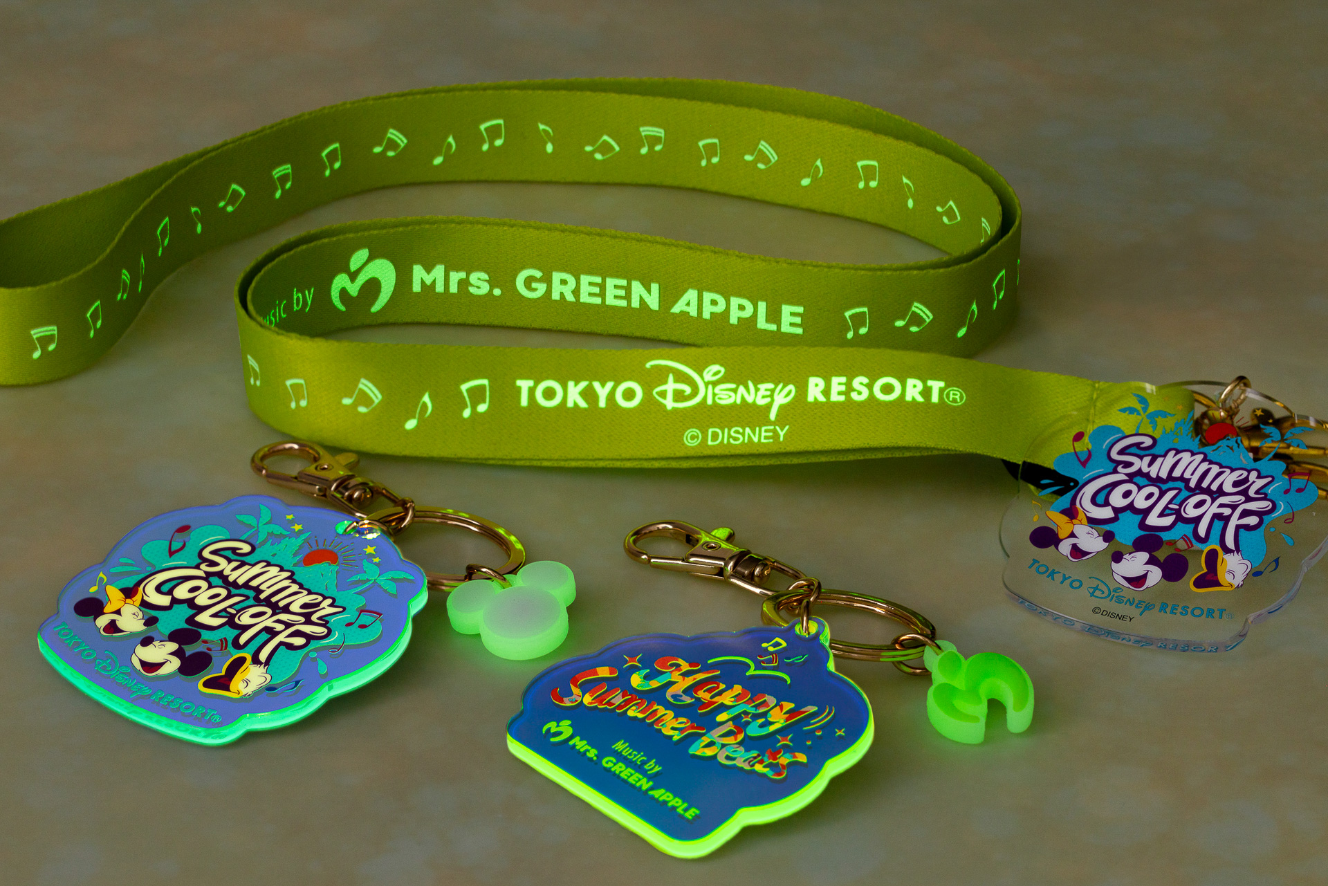 ブラインドアイテムや、夜に楽しい光るアイテムも発売