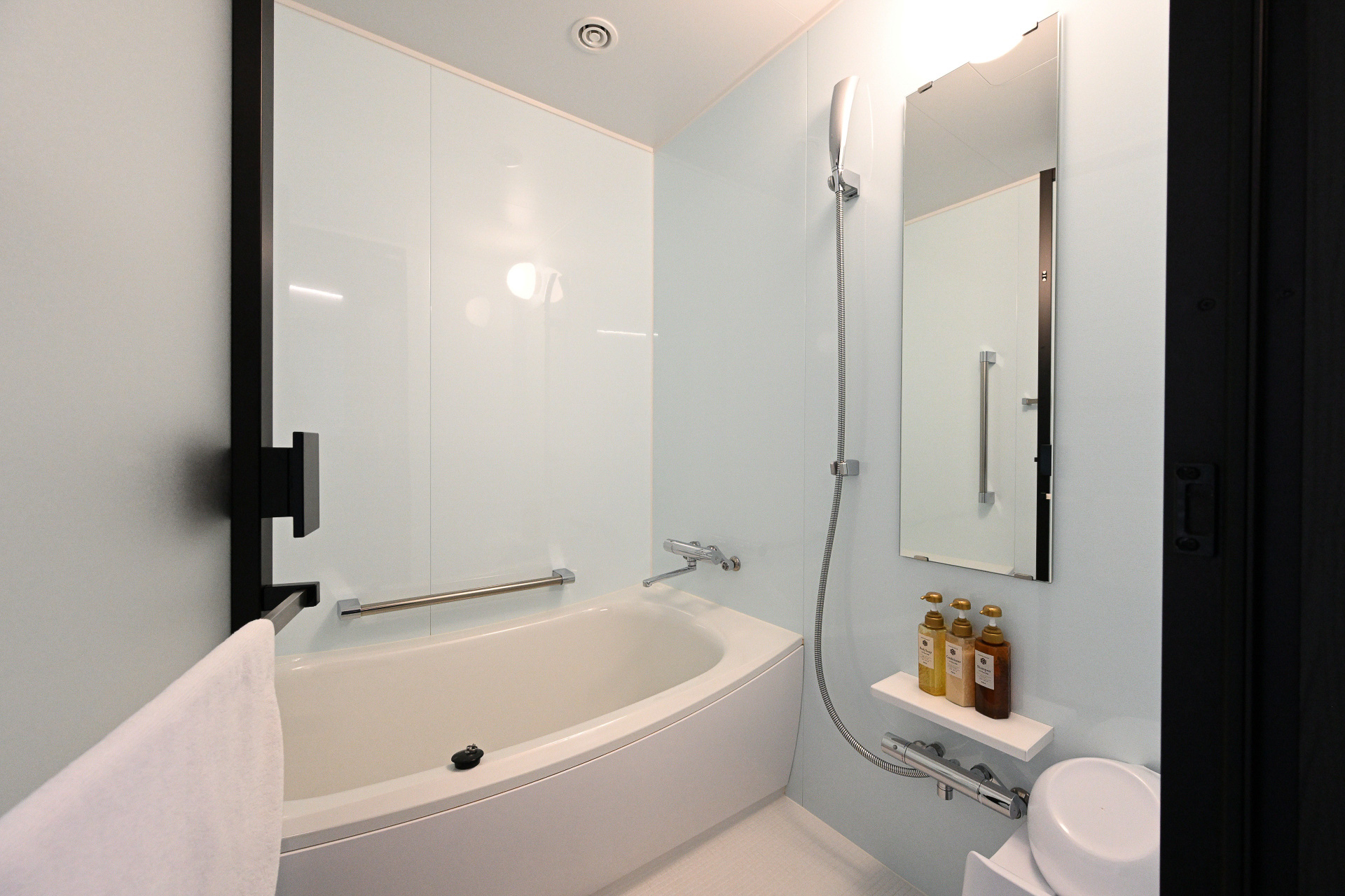 独立した洗い場付きの浴室は大浴場に行かずともゆったりとリラックスできる