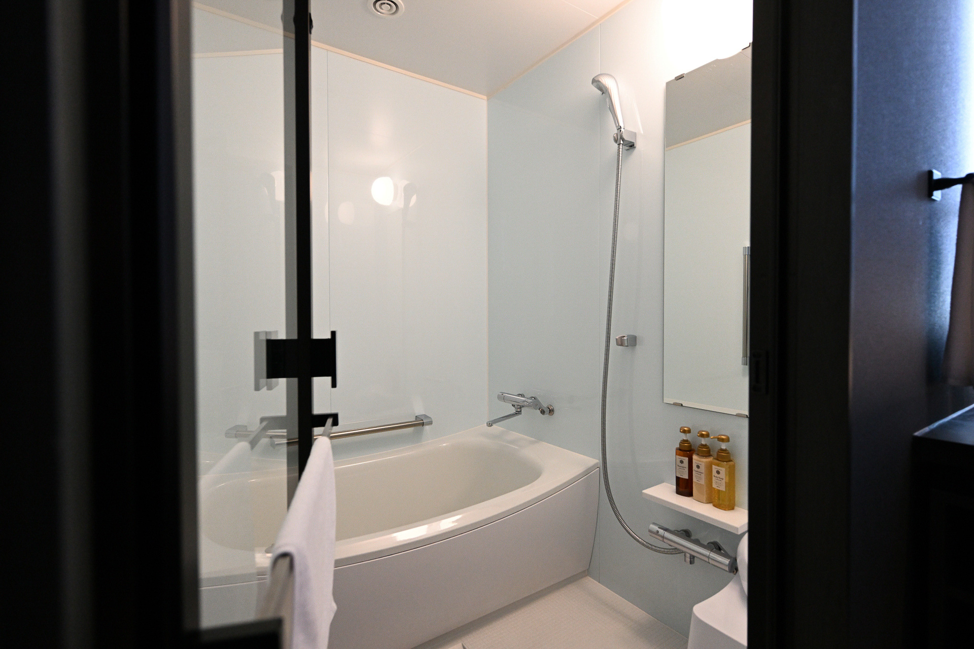 こちらも独立した浴室を採用。ユニットバスでは味わえないリラックスタイムを演出してくれる