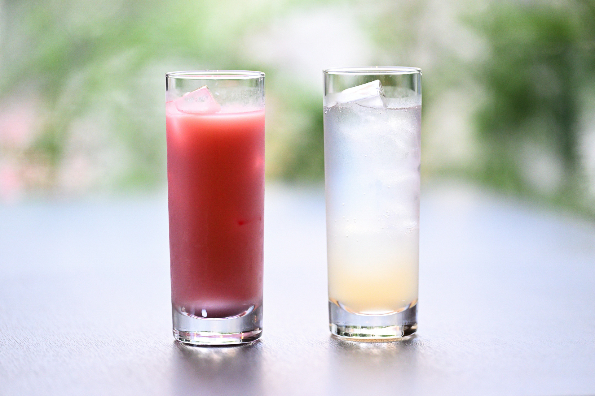 15時～20時はアフタヌーンサービスで焼き菓子をお茶請けにティータイム、そして17時～19時はハッピーアワーとしてワインやオリジナルカクテルを楽しむことができる