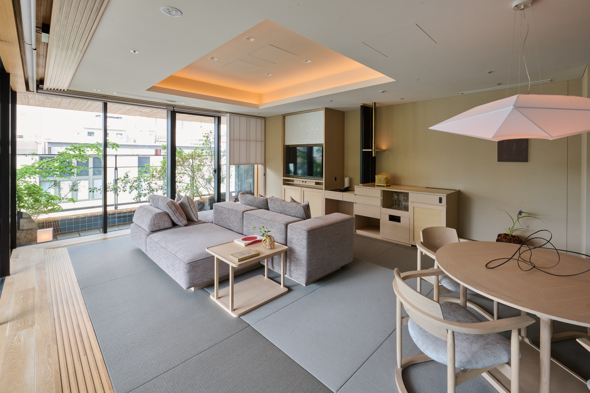 客室は全34室6タイプ（55～160m<span class="em sup">2</span>）