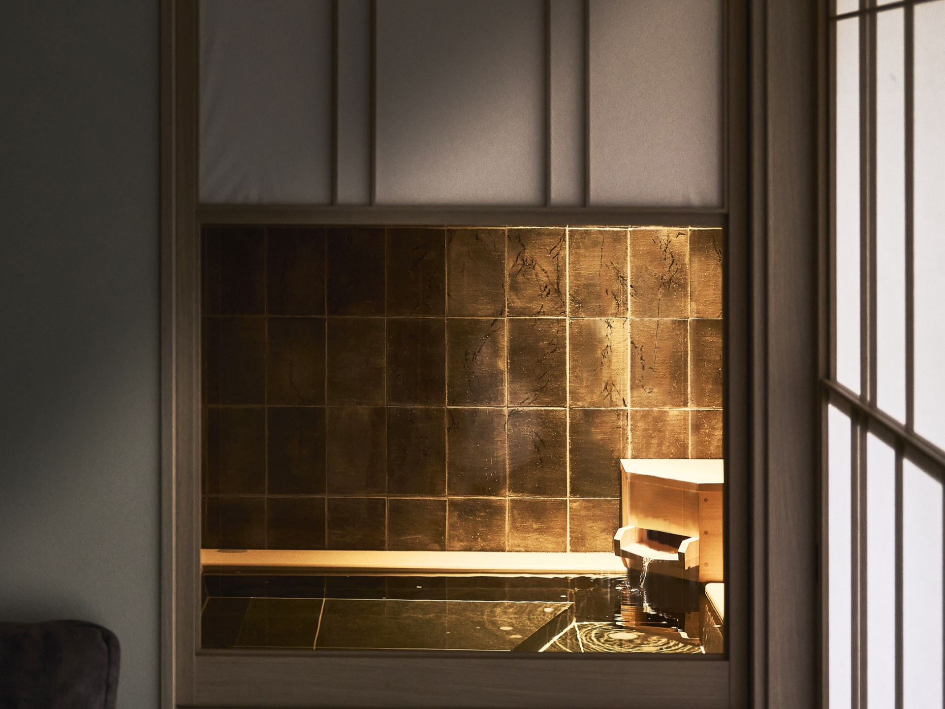 全室に熱海から運んだ天然温泉の客室風呂を備える