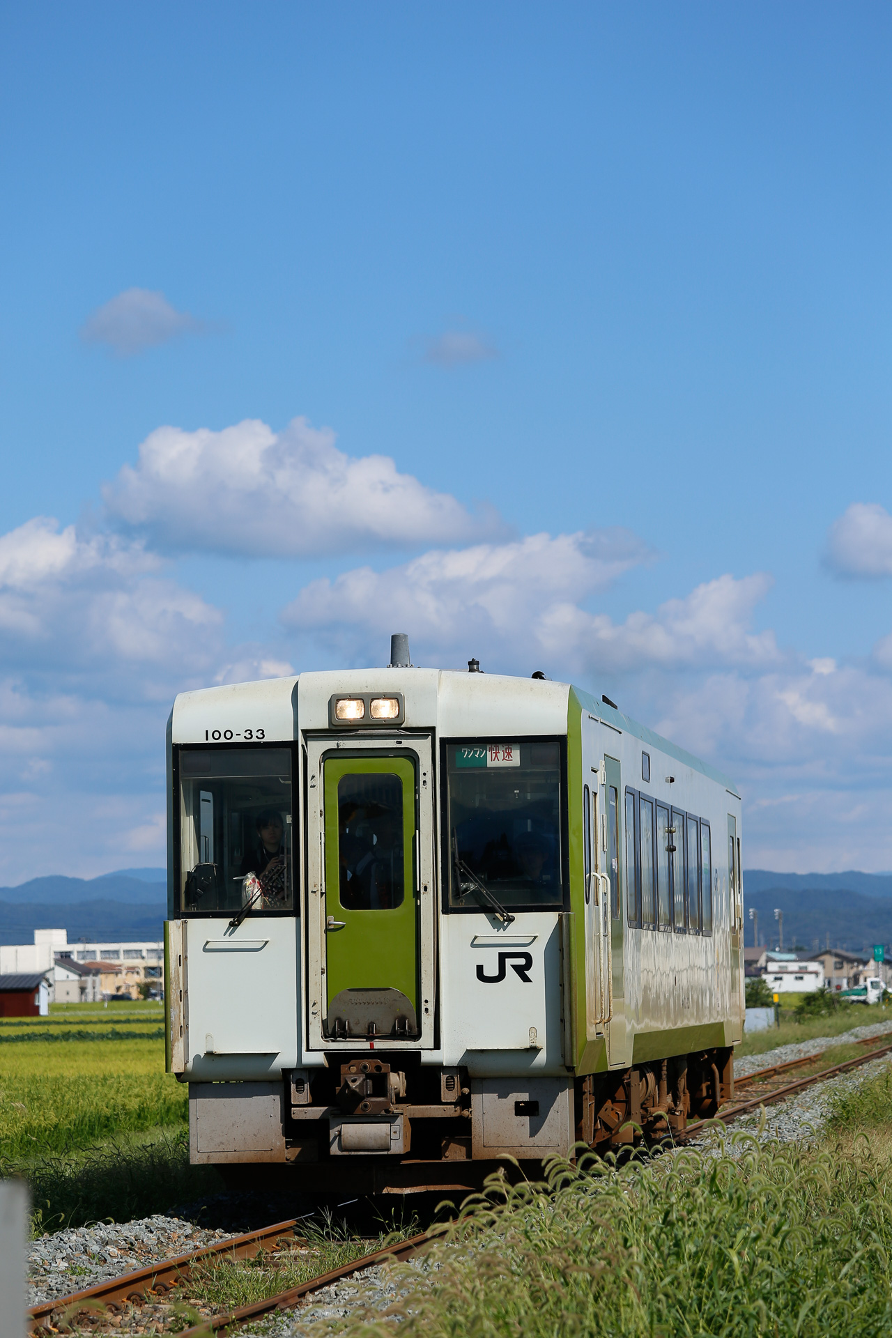 北上線で。ここに限らず、東北地方を東西方向に走る路線の多くは、普通列車しか走っていない