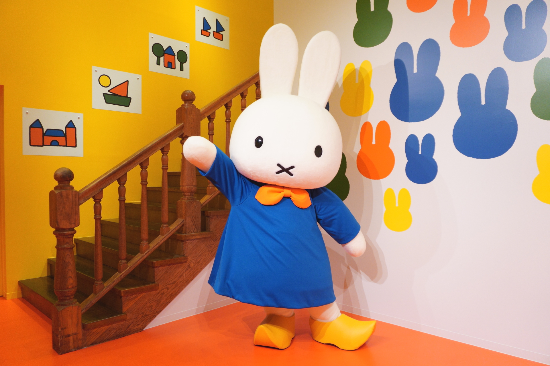 オープン前にミッフィーと会って記念撮影を楽しんできた