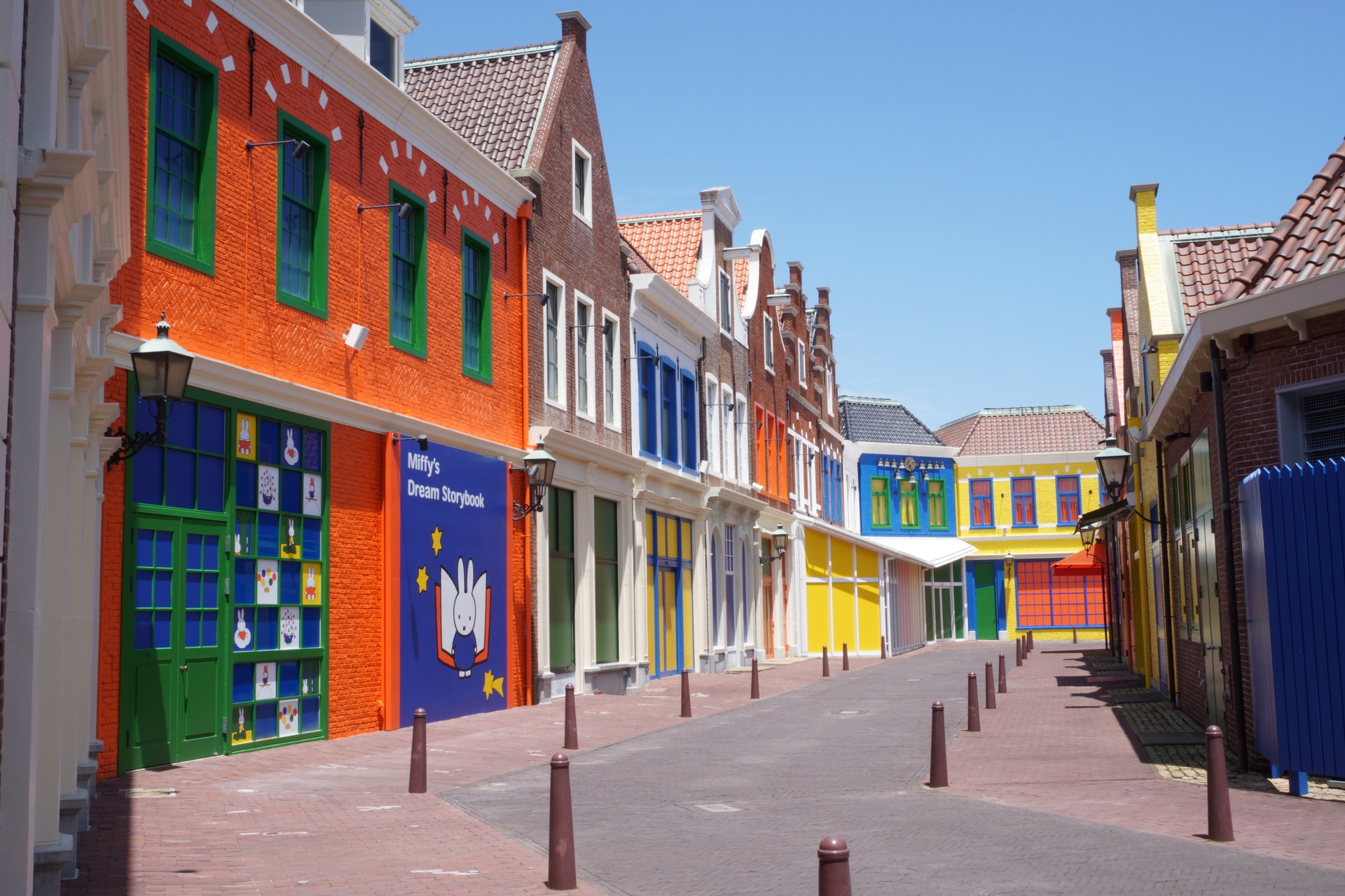 新エリア最大のショップ「ルーベンス・マルシェ」の裏側にある