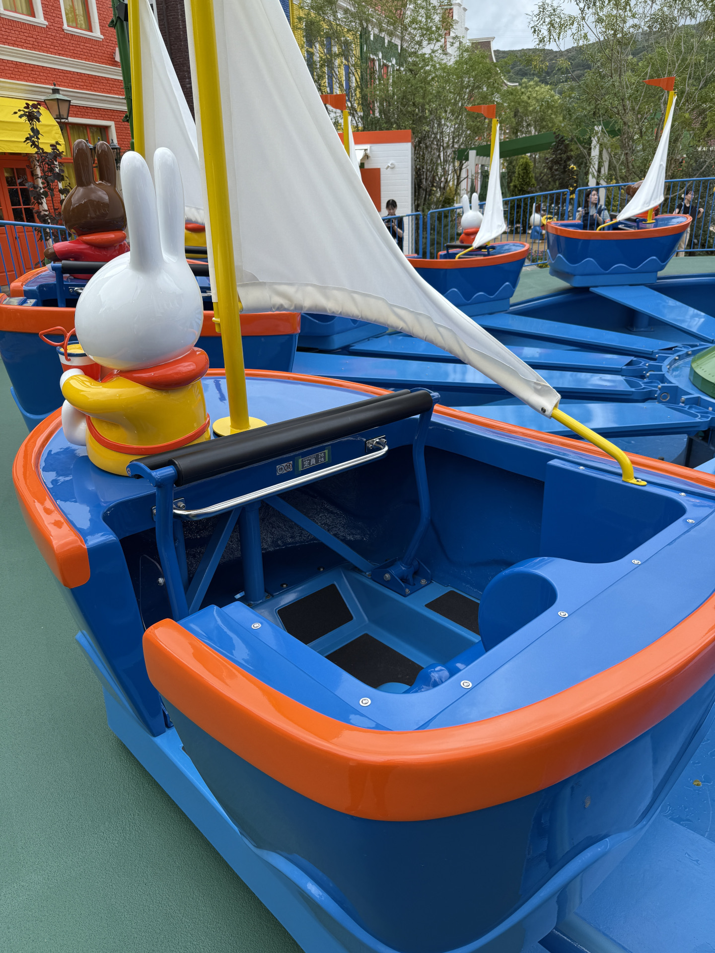 ヨットは全14機の2人乗り