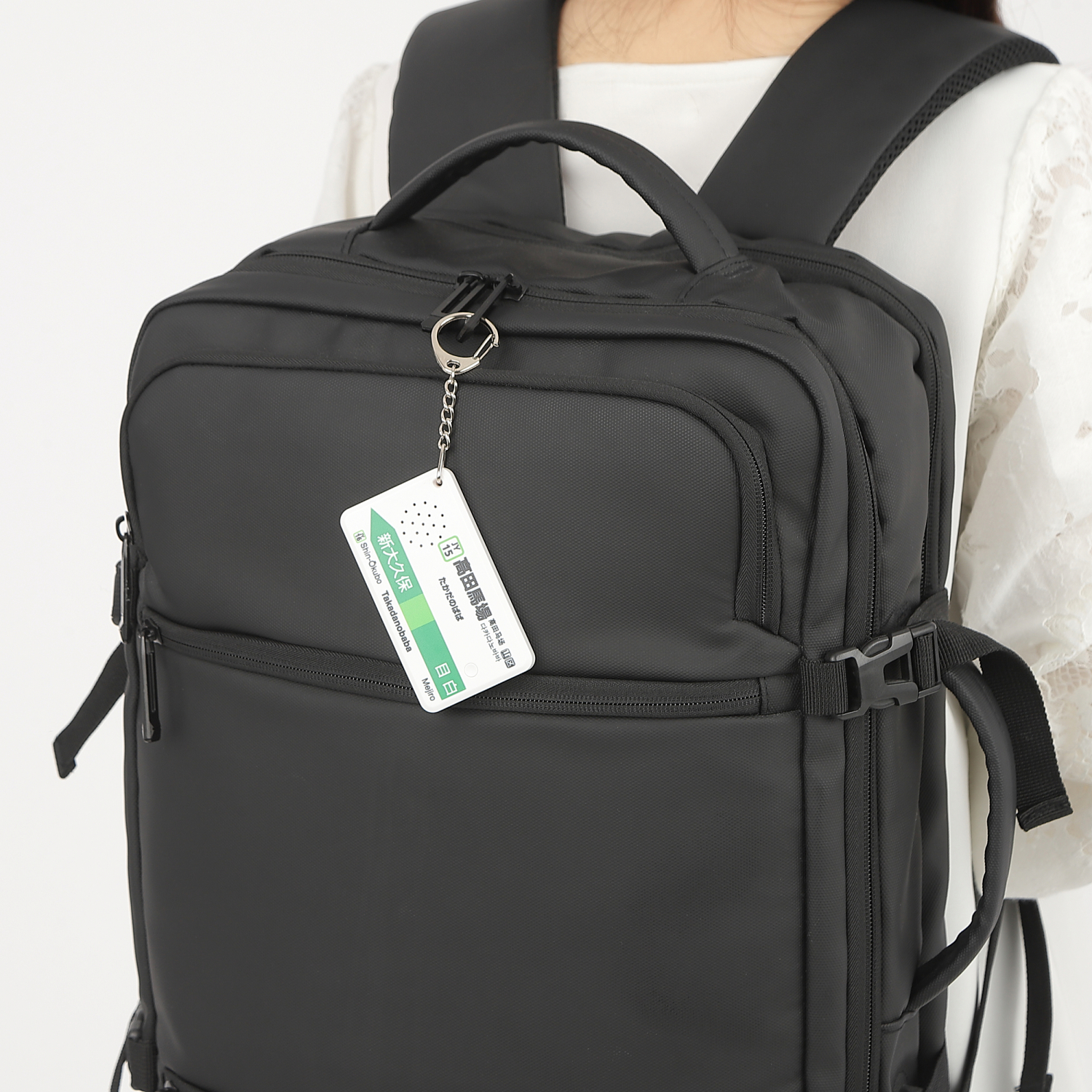 新商品「高田馬場駅 山手線バージョン（鉄腕アトム）」。サイズは約4.6×8.2×0.8cm