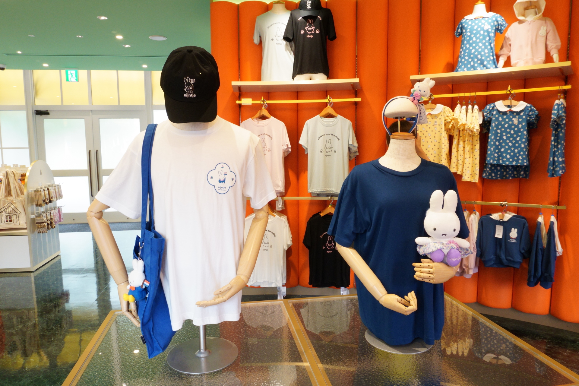 ミッフィー Tシャツ（4色・各3800円）