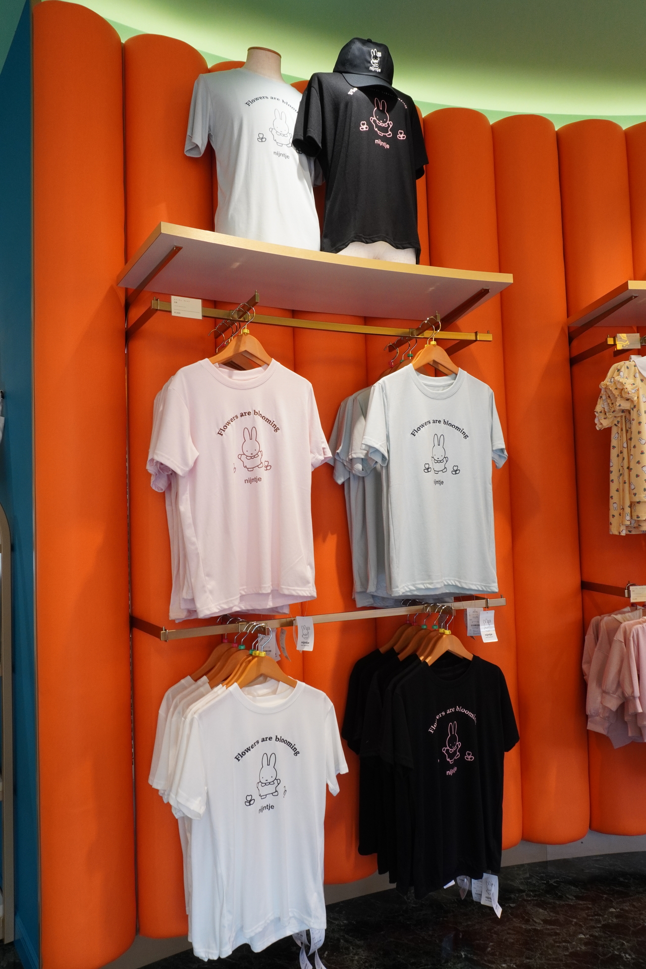 ミッフィー Tシャツ（4色・各3800円）