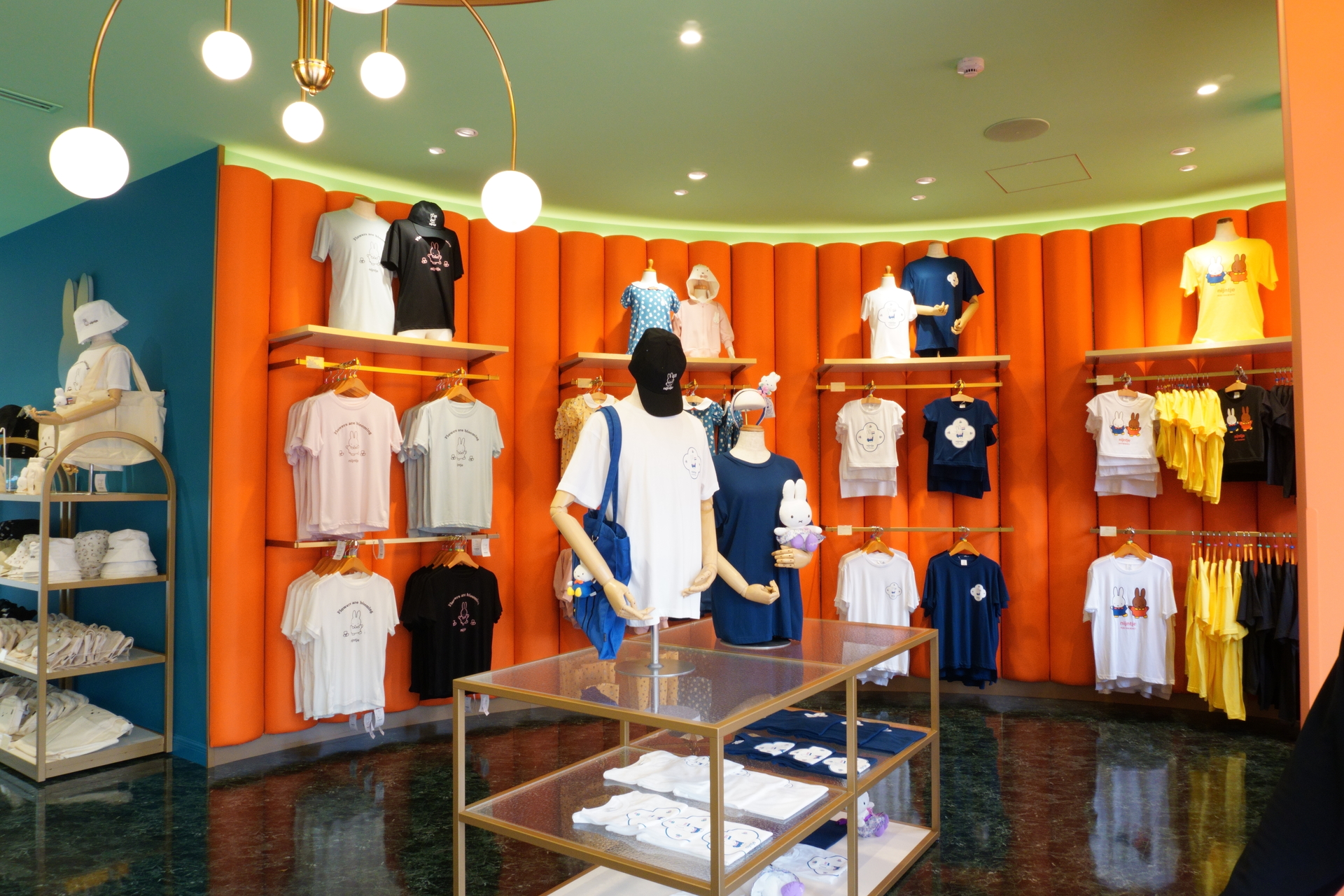 ミッフィー Tシャツ（4色・各3800円）