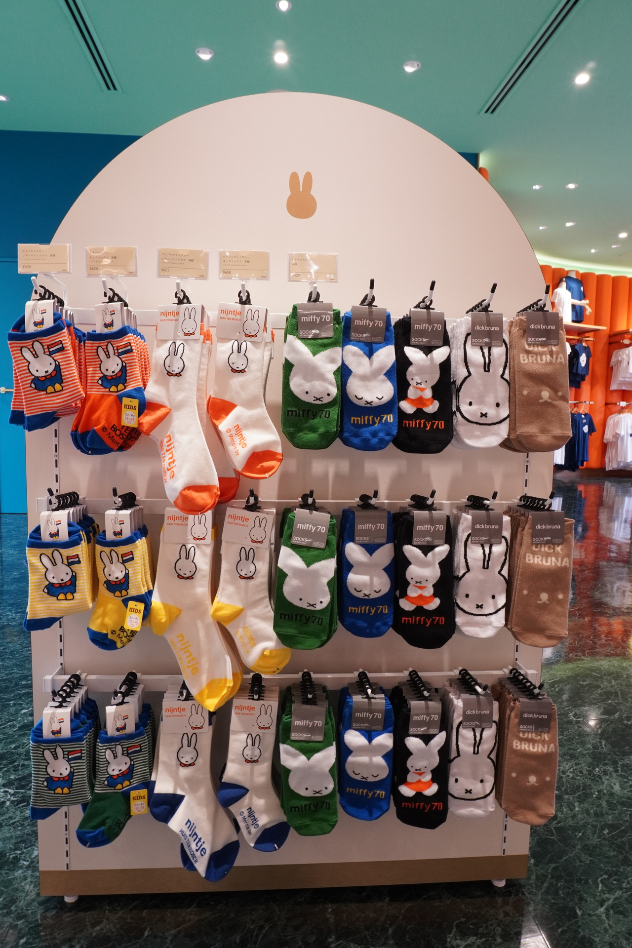 靴下ならさりげなく推し活できそう