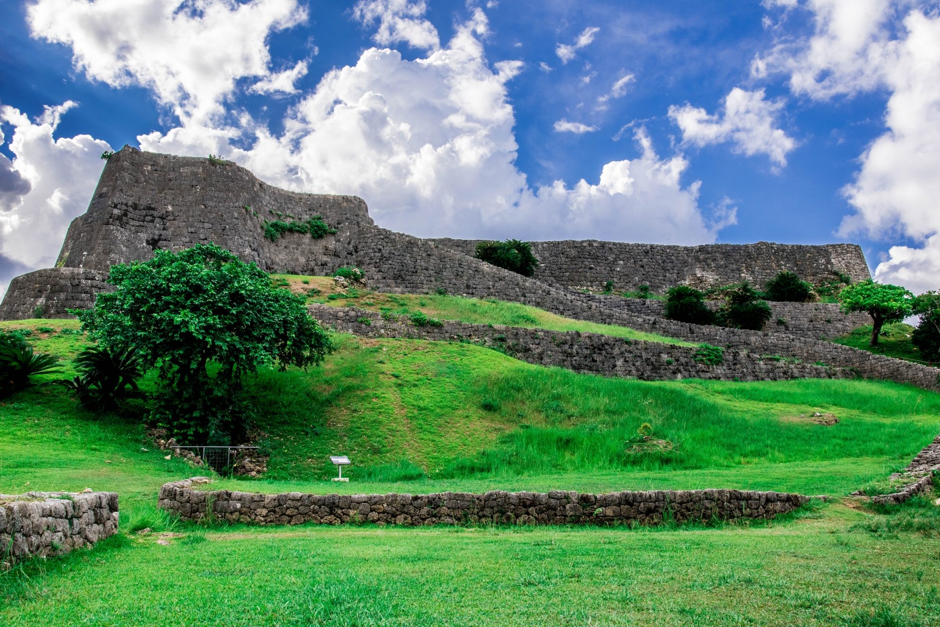 8位は沖縄県「琉球王国のグスク及び関連遺産群」