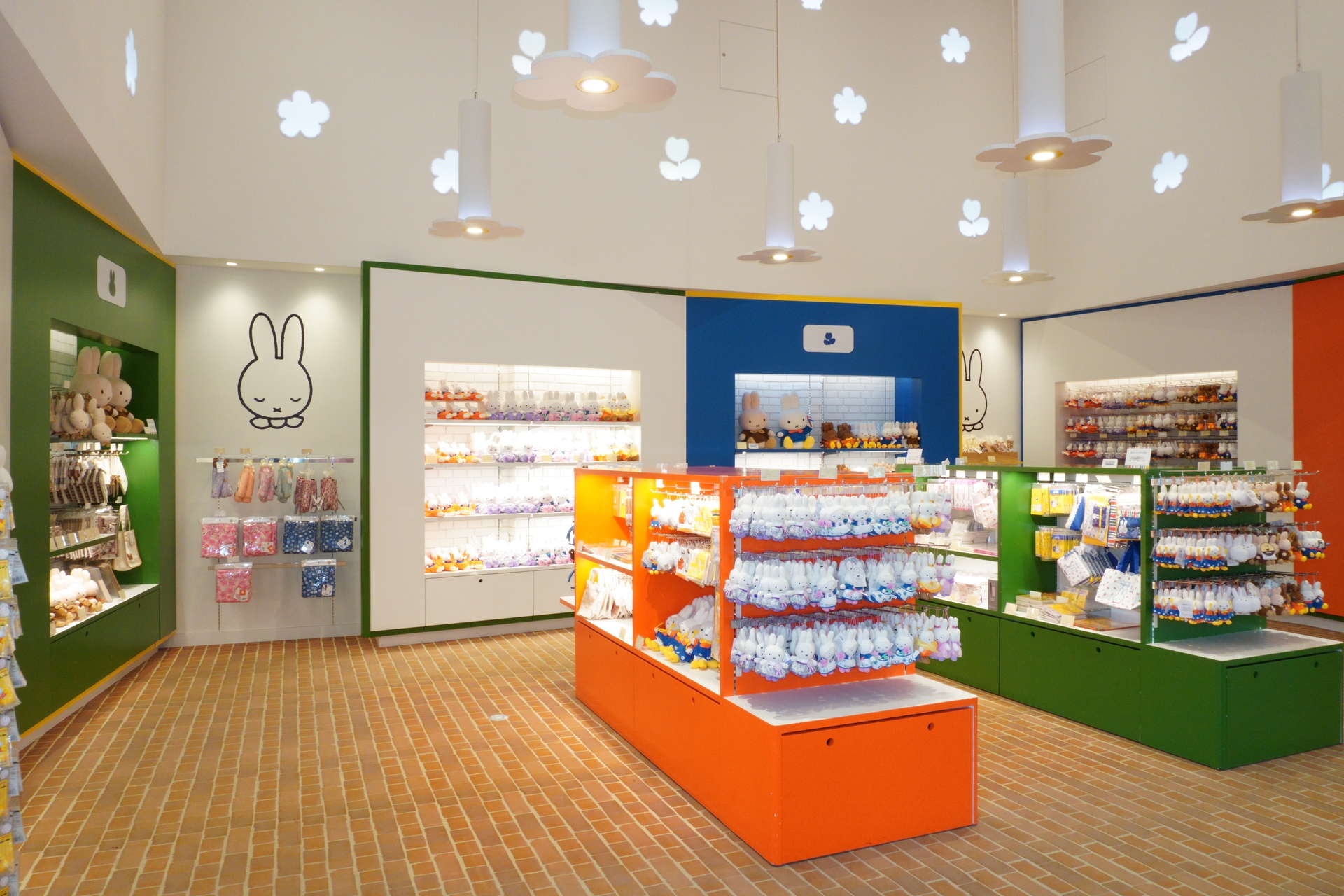 ナインチェショップ＆カフェがリニューアル