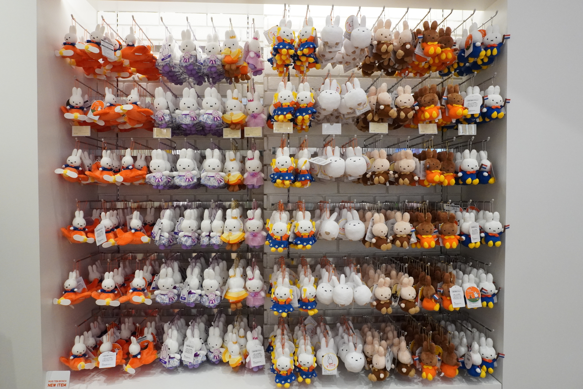 ハウステンボス限定カチューシャやマスコットもフルラインアップ