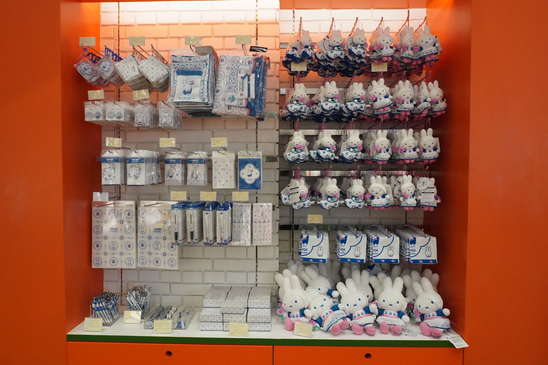 ハウステンボス限定カチューシャやマスコットもフルラインアップ