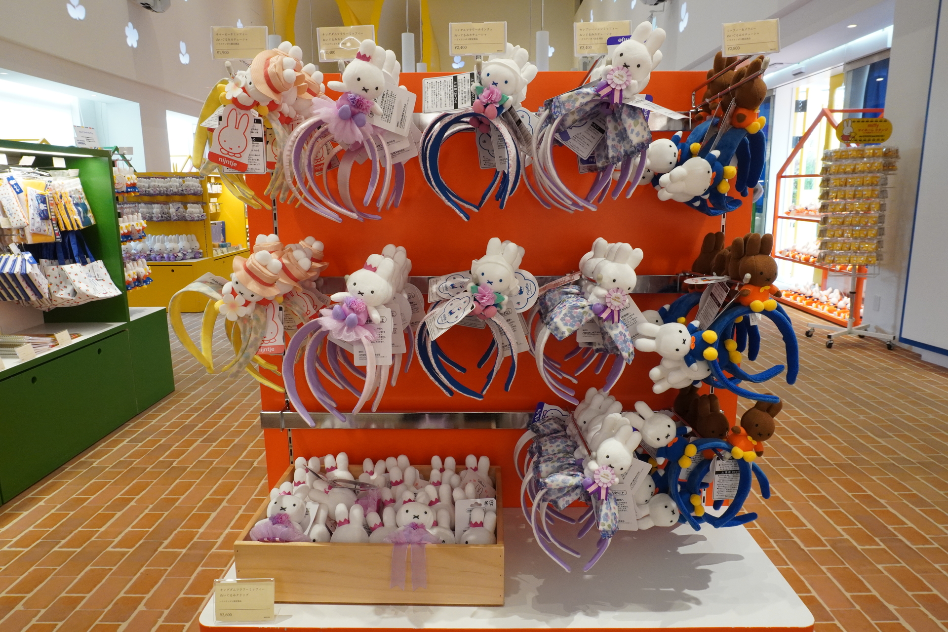 ハウステンボス限定カチューシャやマスコットもフルラインアップ