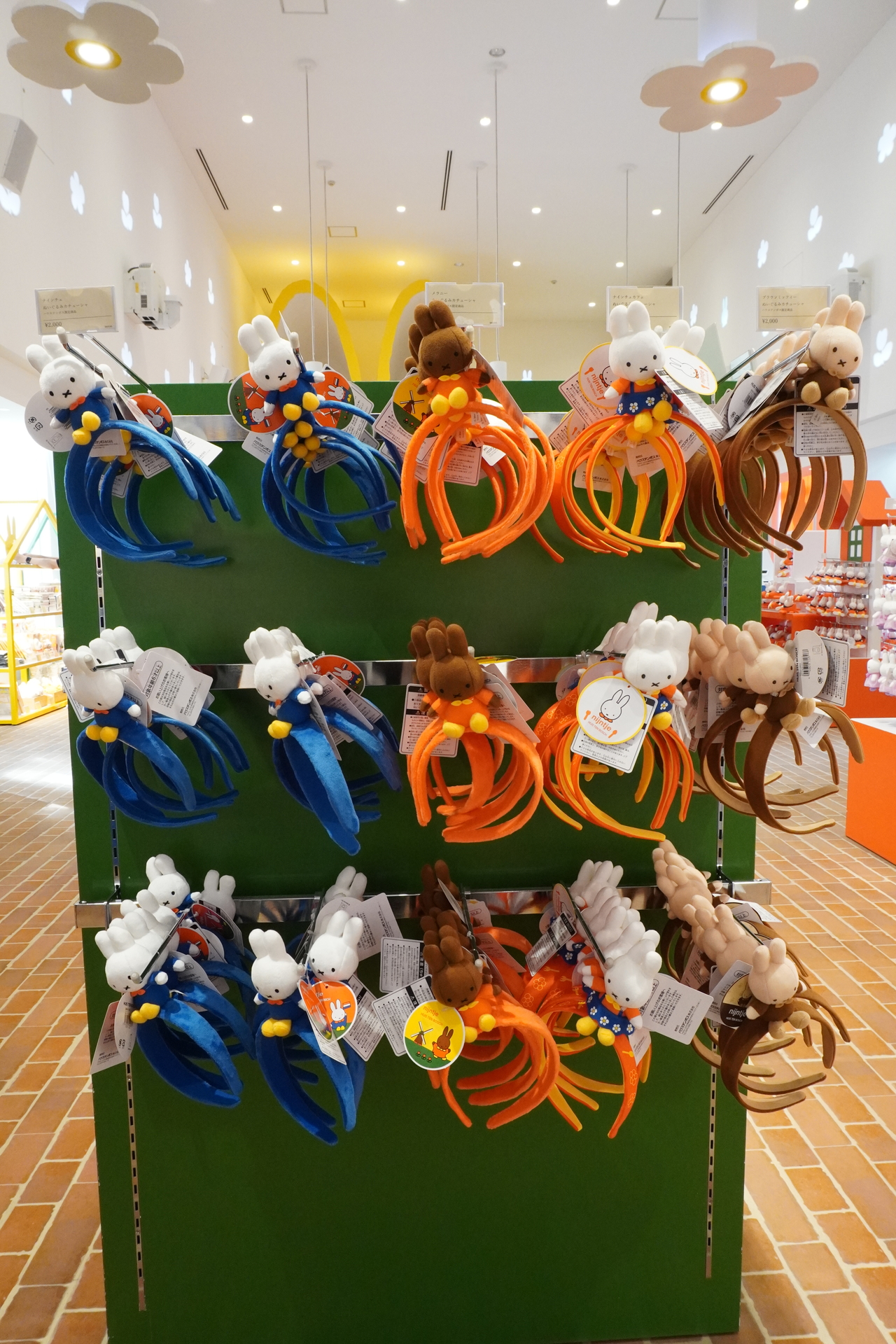 ハウステンボス限定カチューシャやマスコットもフルラインアップ