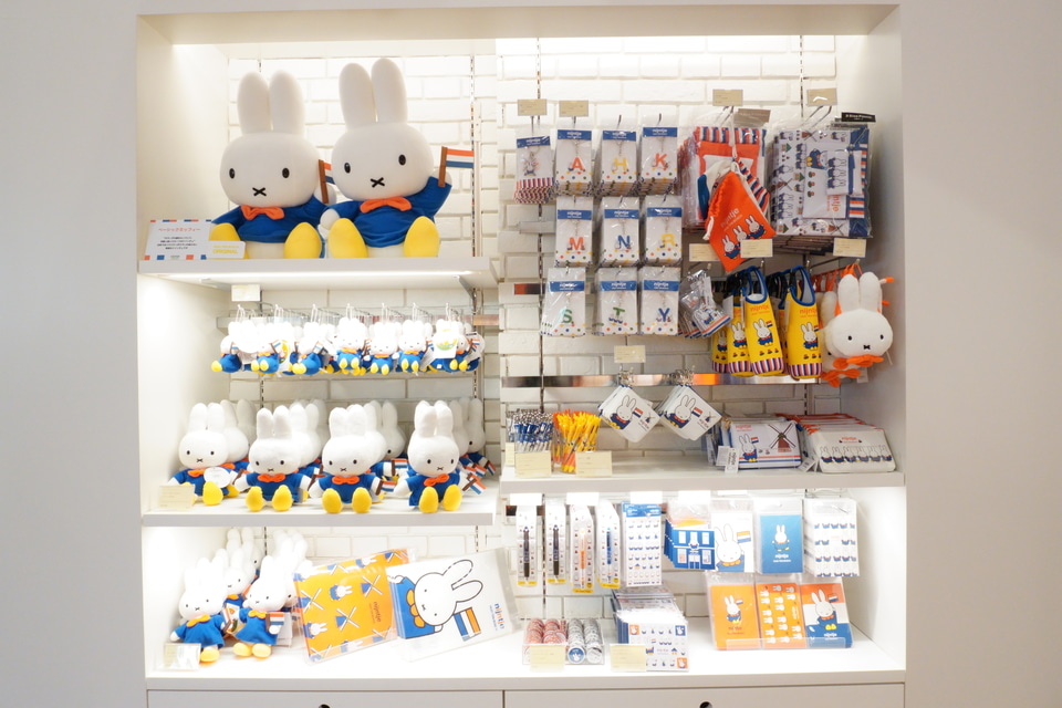 miffy - ミッフィー　ぬいぐるみ　ハウステンボス　Mサイズ ハウステンボス、ミッフィーエリアでお土産を買うならここ