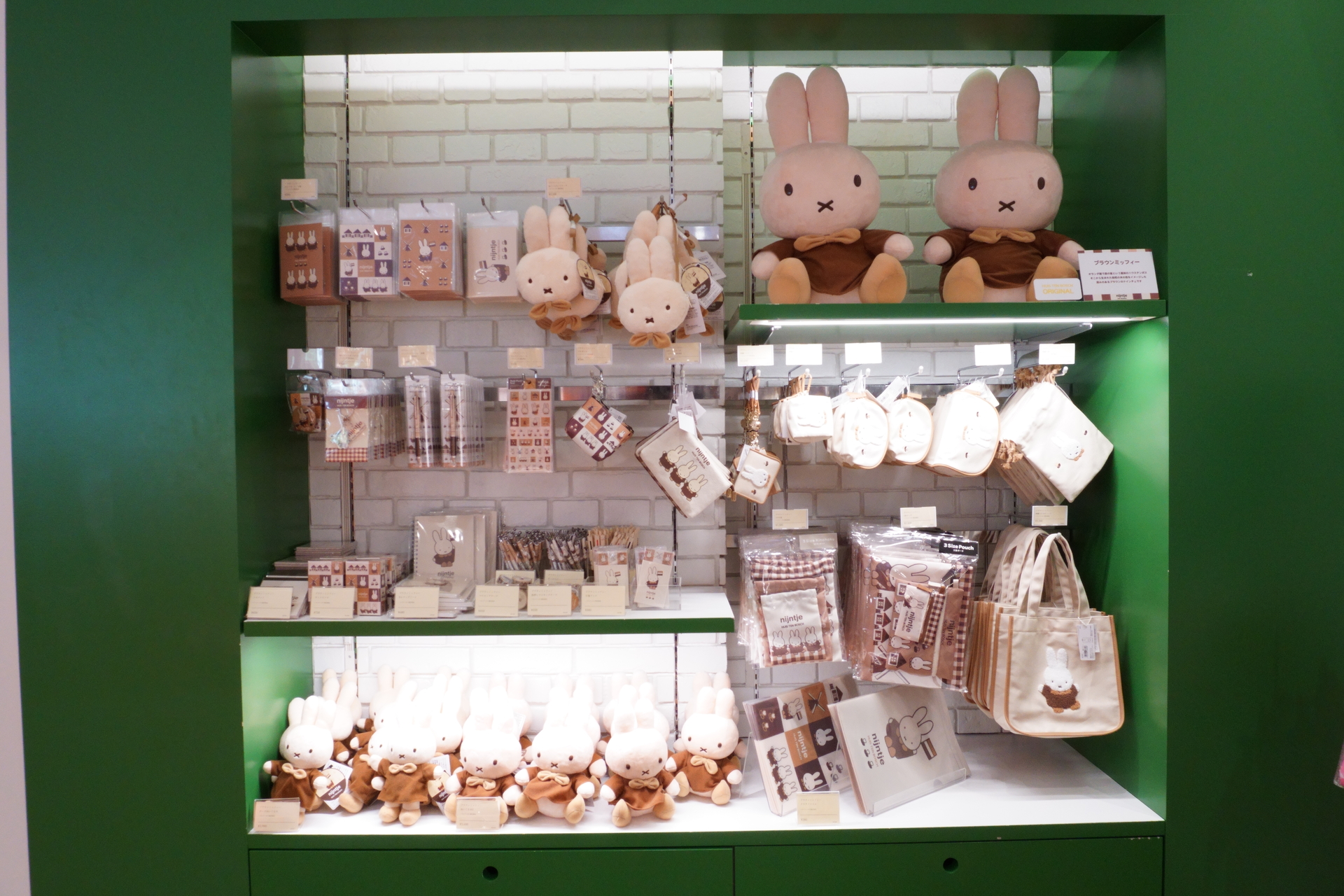 ハウステンボス限定カチューシャやマスコットもフルラインアップ