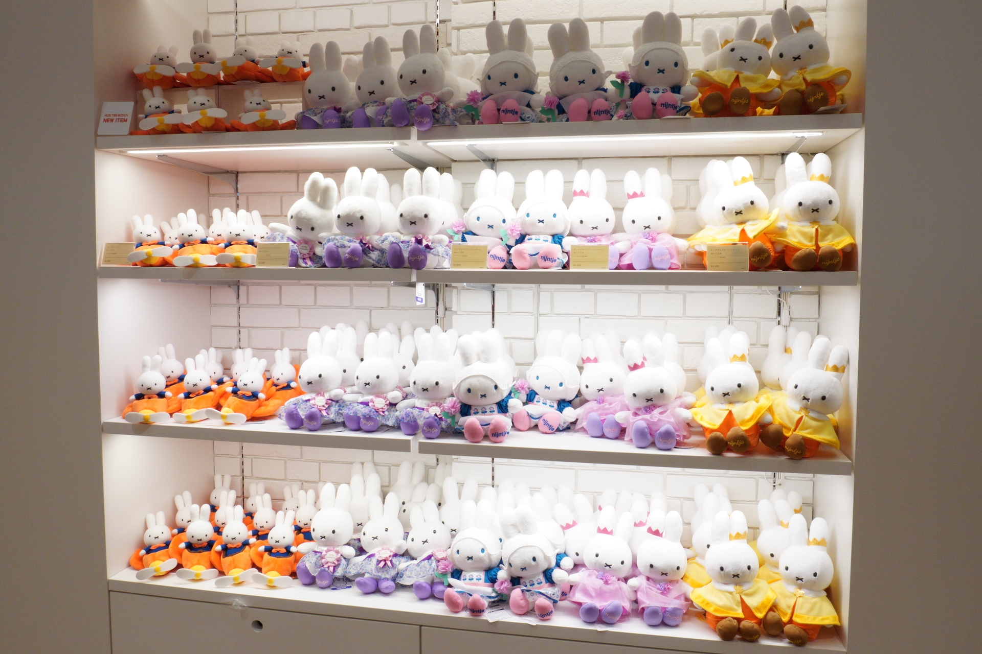 ハウステンボス限定カチューシャやマスコットもフルラインアップ