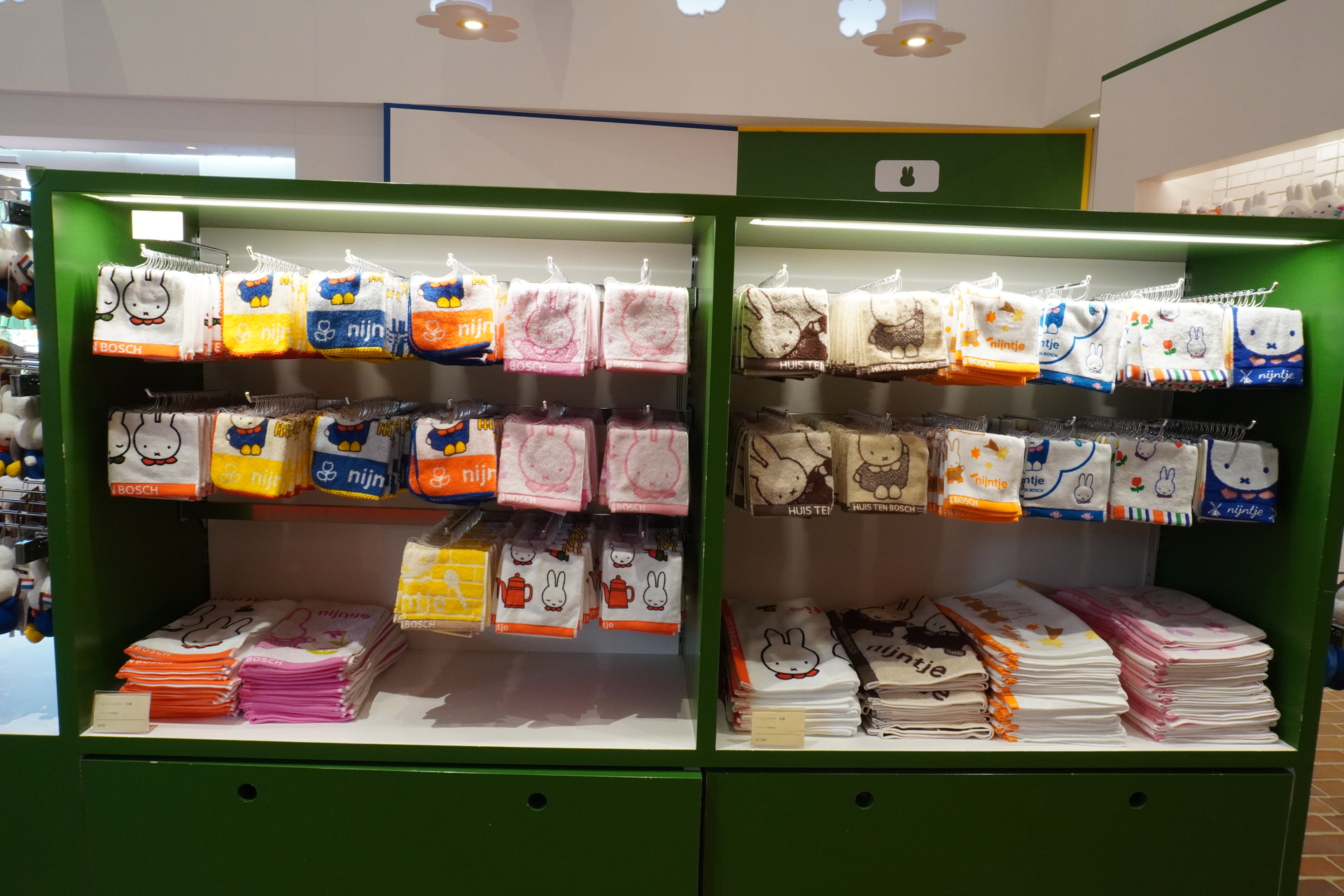 ハウステンボス限定カチューシャやマスコットもフルラインアップ