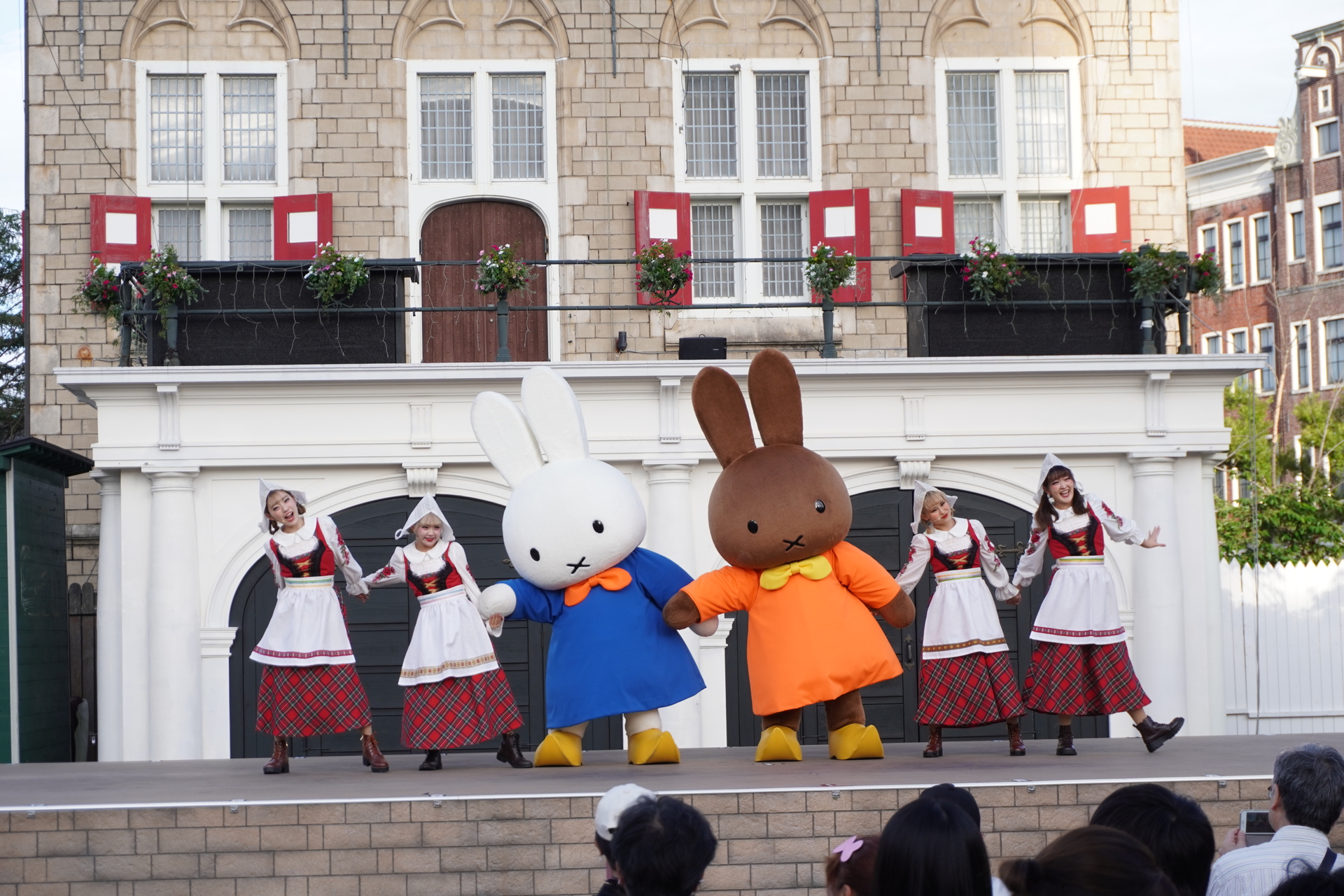 ミッフィーのお誕生日をお祝いするバースデーショー