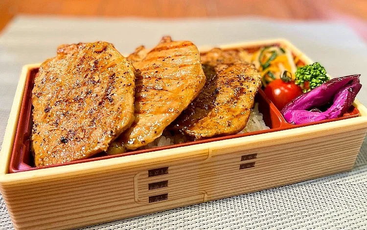 豚丼弁当