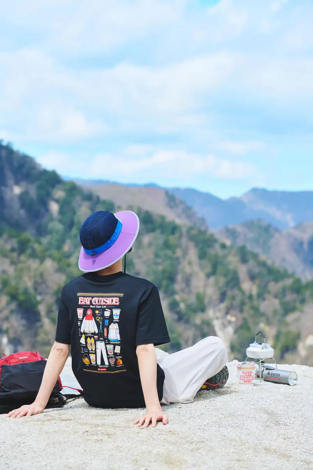 コロンビア、日清食品「カップヌードル」コラボの接触冷感Tシャツ。具