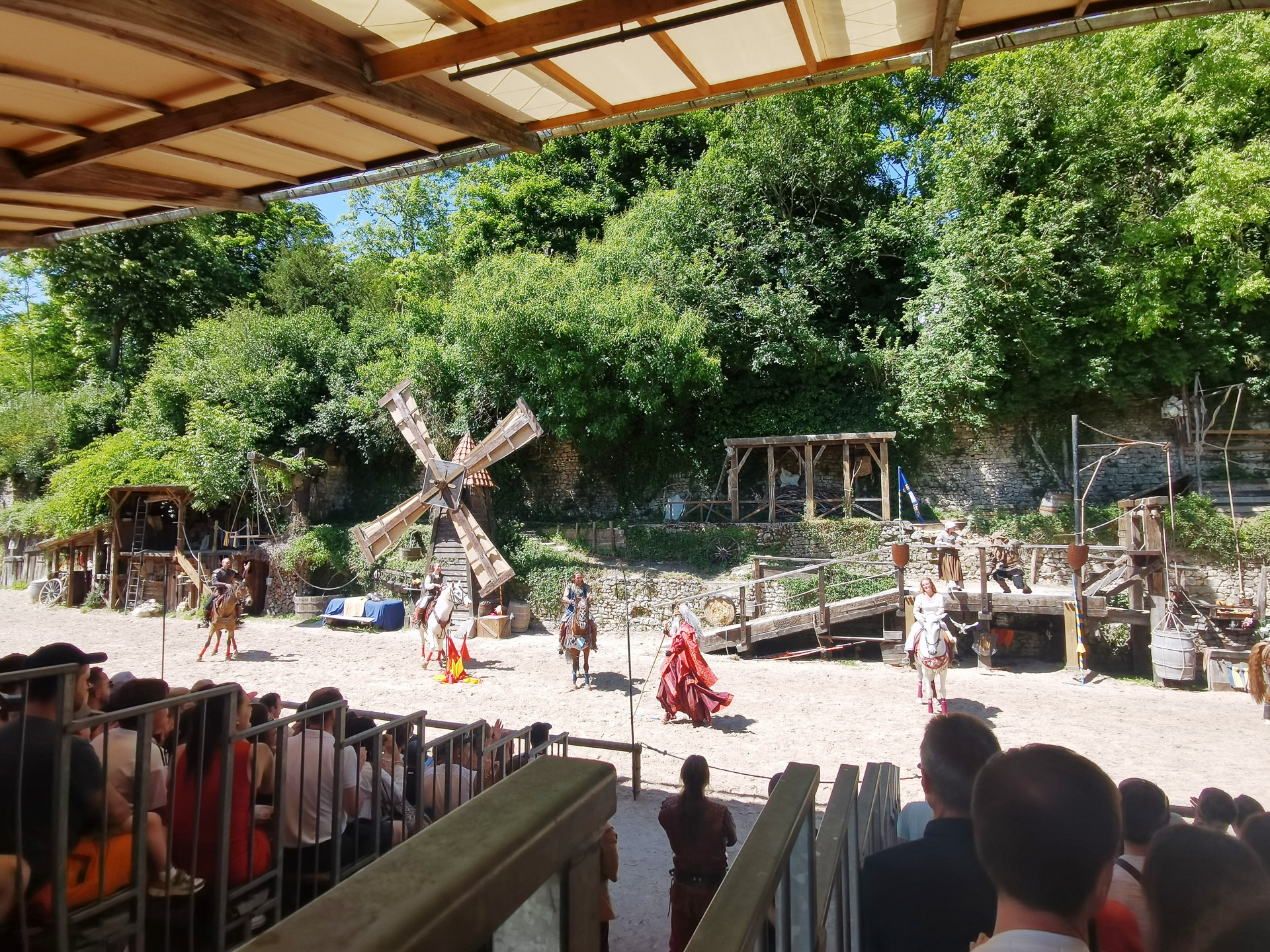 中世の騎士伝説のショー