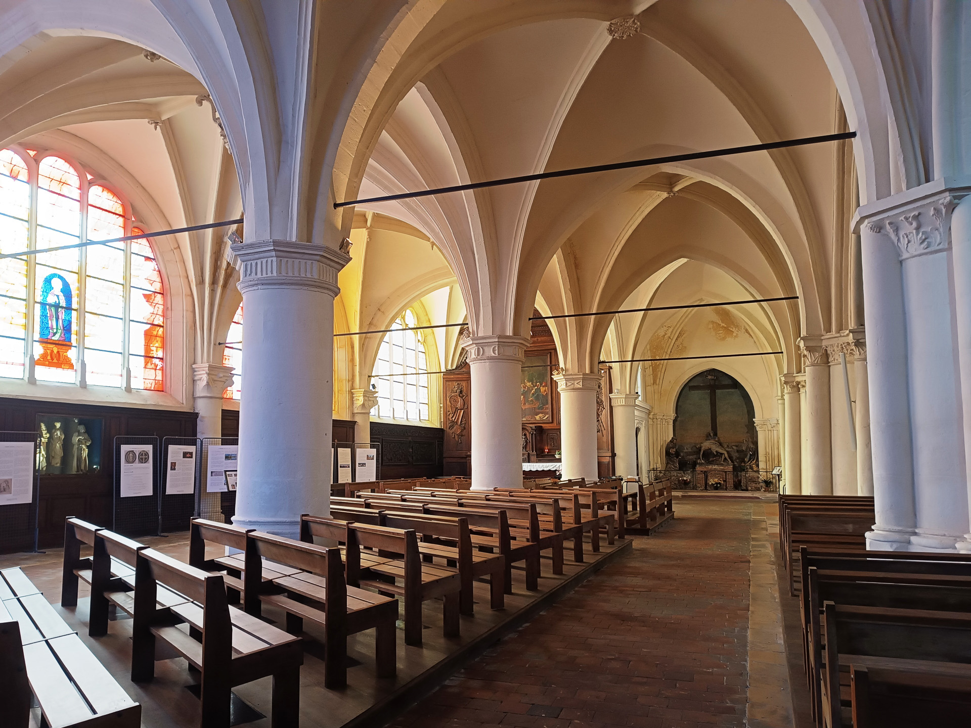 サン・タユール教会。教会の前でシャンパーニュの大市が初めて開かれました