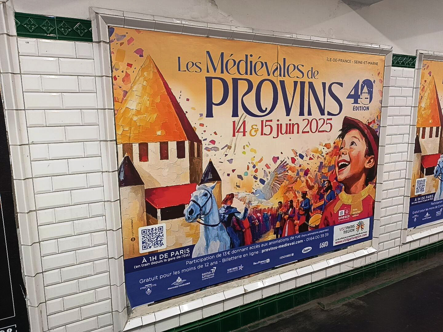 パリのメトロ内に張られていた、今年で40回目を迎えるプロヴァンの中世祭のポスター