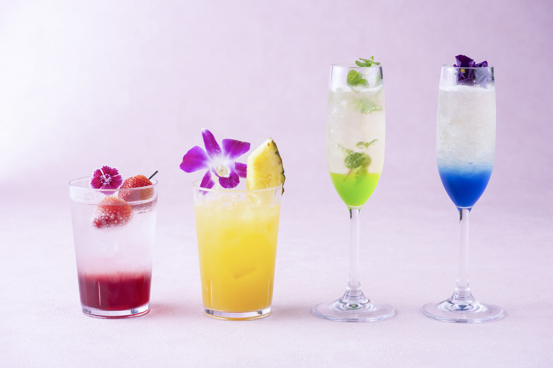 コラボドリンクは、アルコールだけでなくノンアルコール飲料も用意