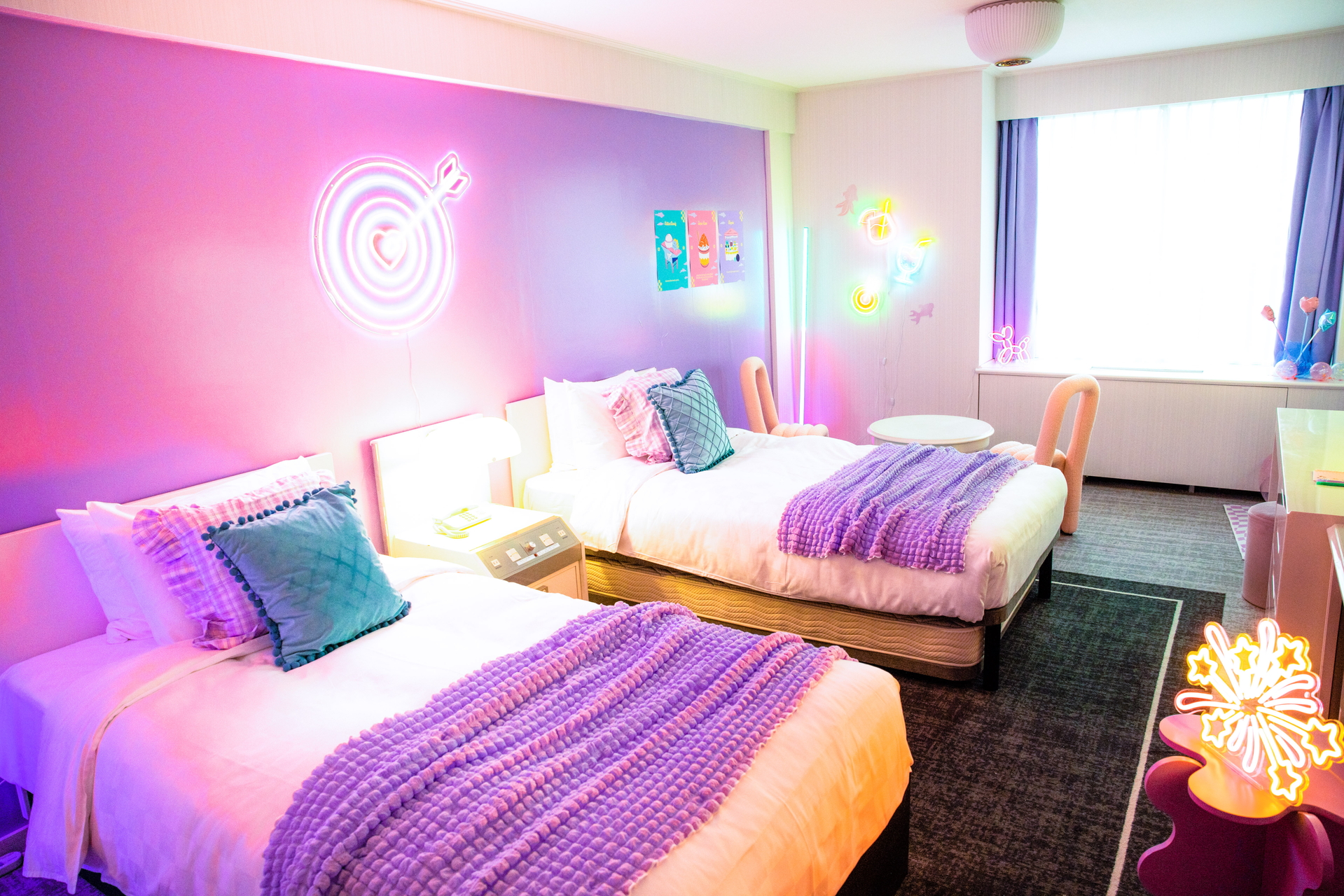 2024年のテーマ「エレクトロ縁日」の際のコラボルーム