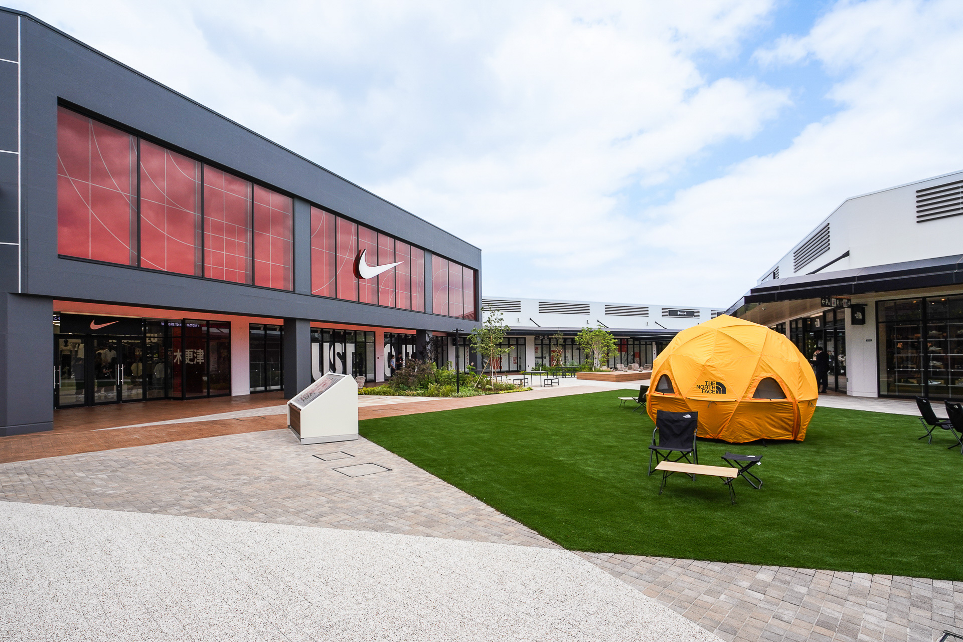 南西角の「NIKE FACTORY STORE KISARAZU」は国内最大の売り場面積でリニューアルオープンとなる