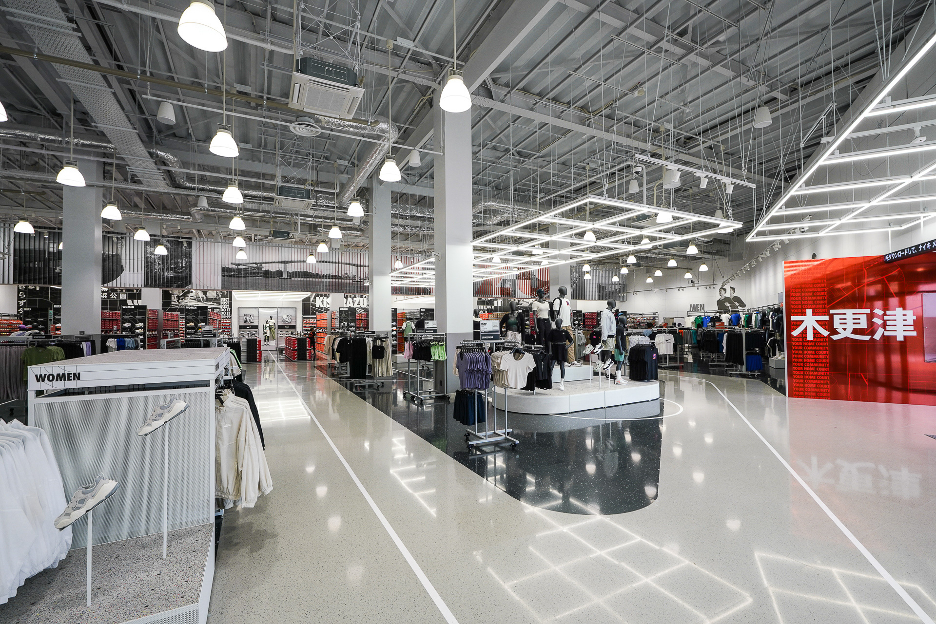 「NIKE FACTORY STORE KISARAZU」の店内