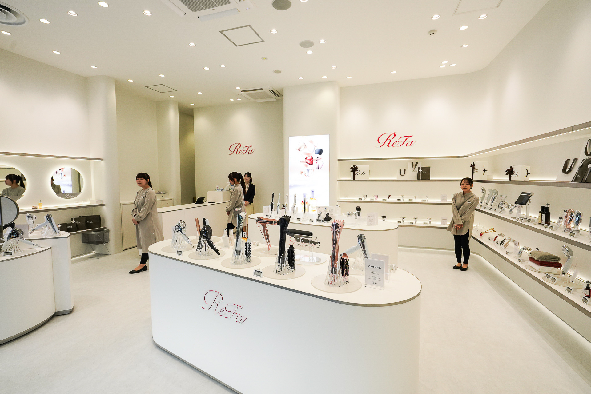 「ReFa」の店内。移転してリニューアルオープン