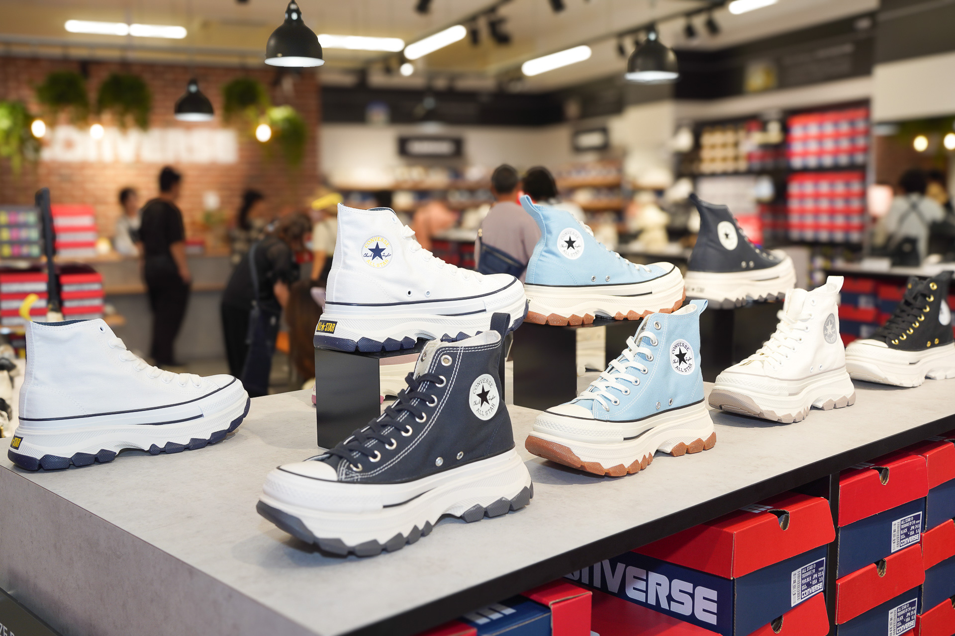 最近は厚底のタイプが人気があるとのこと