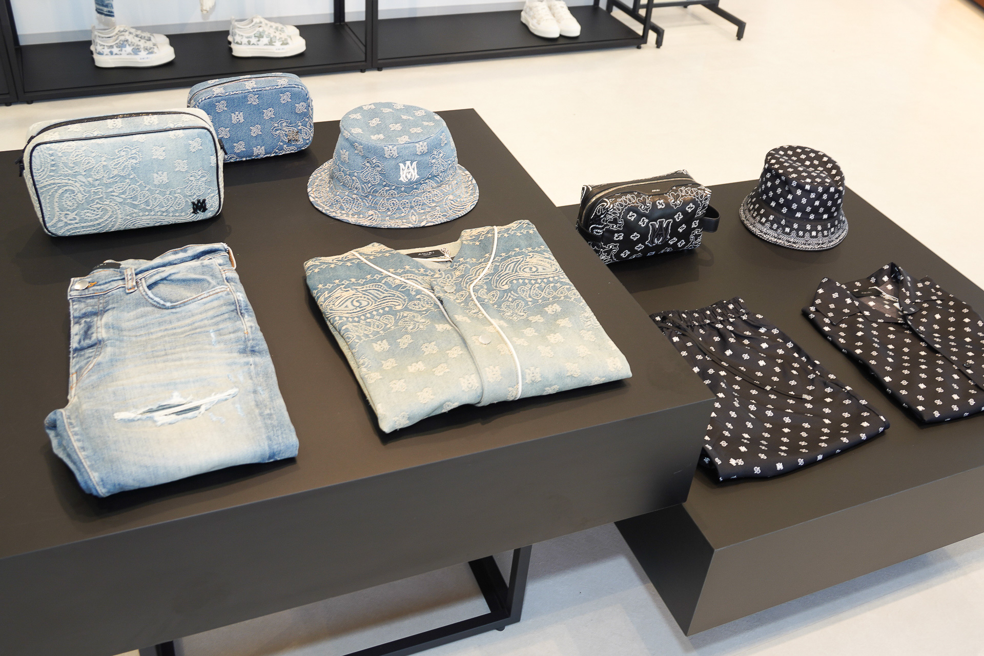 人気の「MX1」デニムパンツとペイズリー柄シリーズ