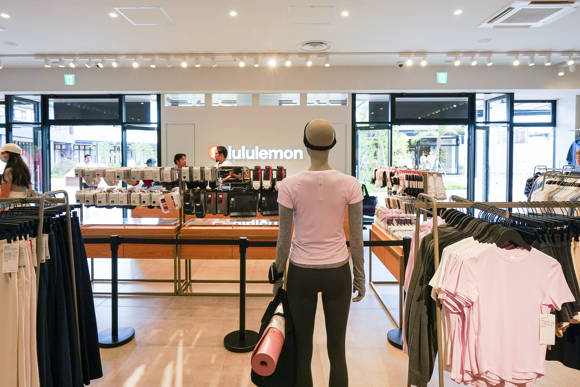ヨガウェアの「lululemon」店内