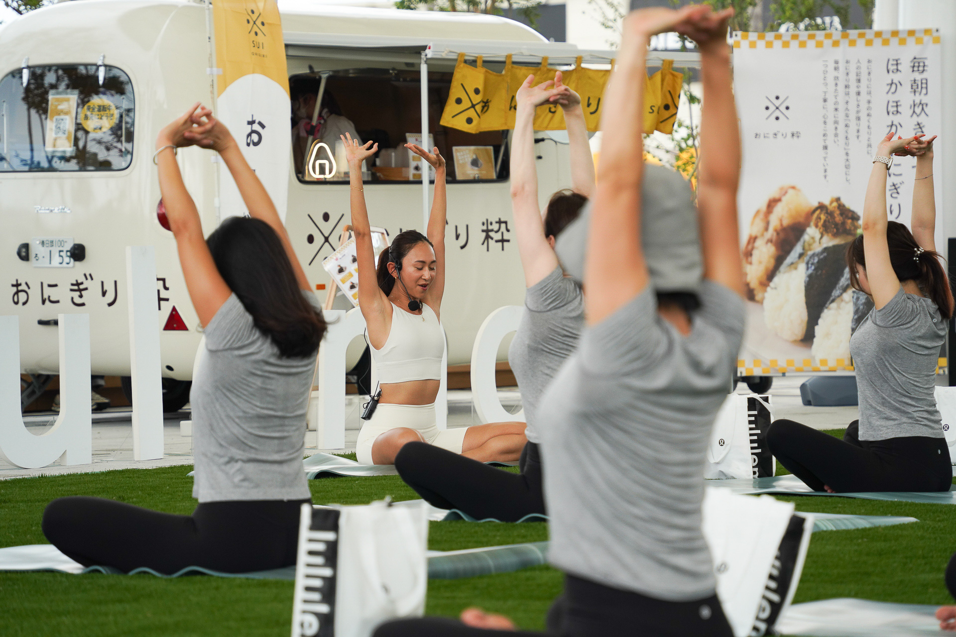 ルーフテラスでは「lululemon」主催でヨガイベントも開催されていた